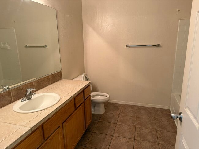 Building Photo - 3059 Southern Blvd SE