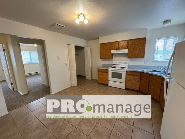 Building Photo - 3 Bed, 1 Bath Apartment w/ 1-Car Garage - Idaho Falls