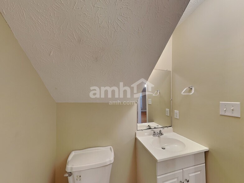 Building Photo - 5110 Salem Dr