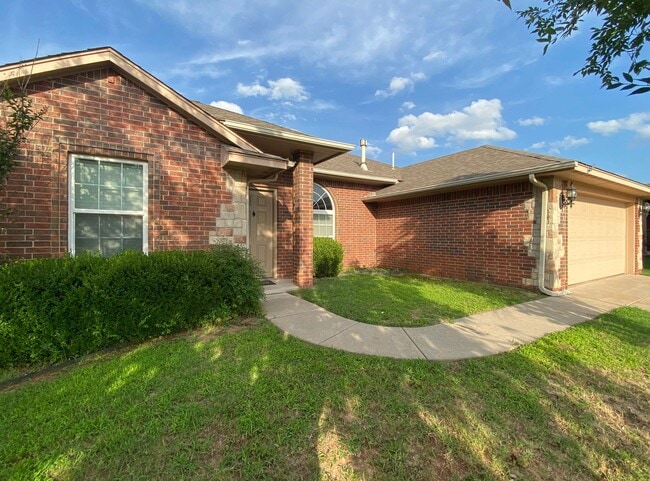 Building Photo - First Month Free!  Recently Remodeled!