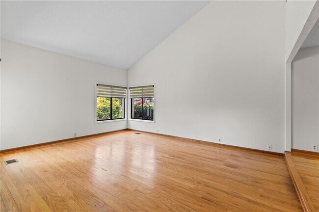 Building Photo - 890 Muirfield Ridge NE