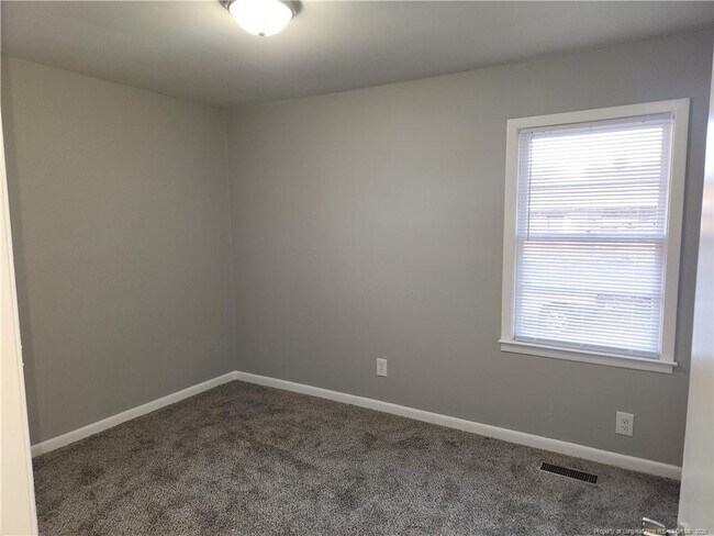 Building Photo - 3231 Rogers Dr