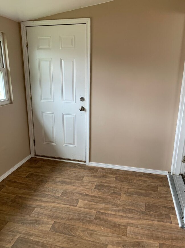 Building Photo - 1915 19th St