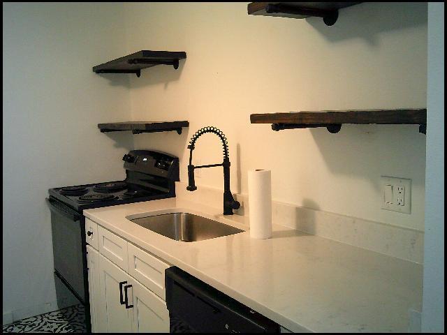 Building Photo - 1520 Broadway St