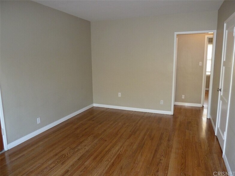 Living room - 1211 N Kenwood St