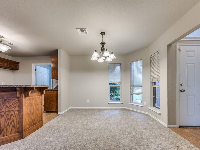 Building Photo - 1605 SW 33RD St