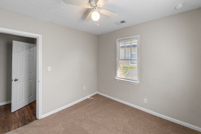 Building Photo - Bright & Stylish 3-Bedroom Home Near Downtown Savannah
