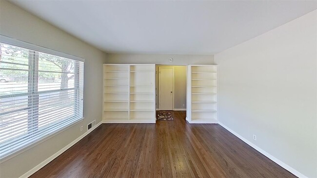 Building Photo - 841 Hillside Dr