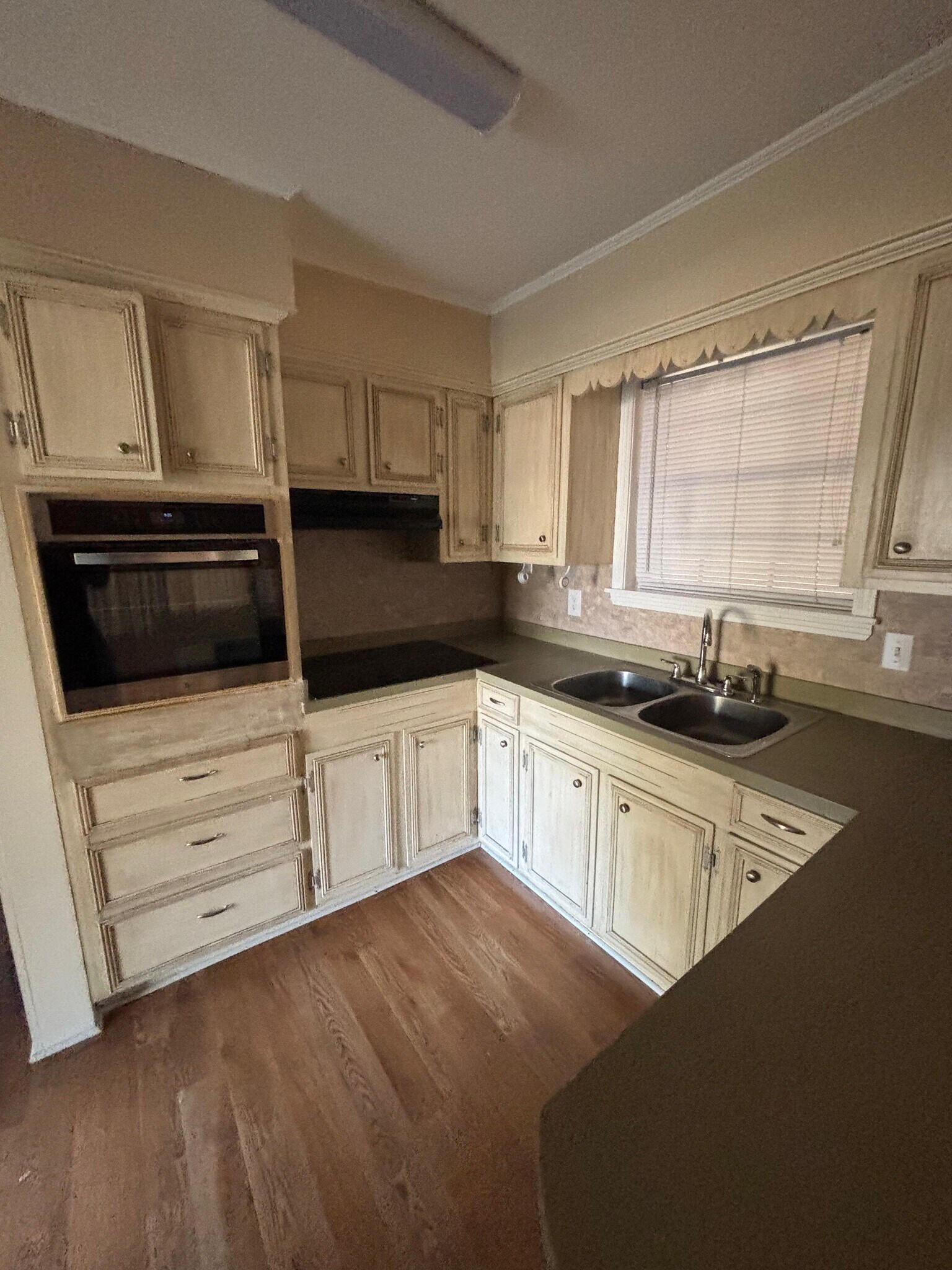 Building Photo - 14 Sara Forest Dr