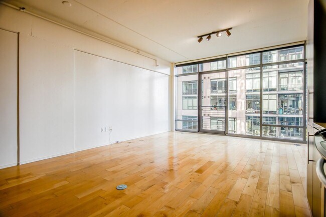 Building Photo - 1100 S Hope St