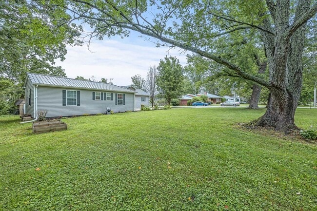 Building Photo - 3-Bedroom, 3-Bath Single-Family Home with Fenced Yard in Cookeville