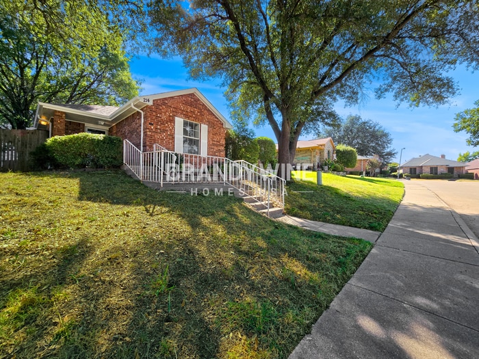 Primary Photo - 214 Streamside Dr