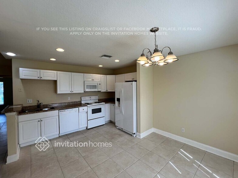 Building Photo - 1318 SW Bartell Ave