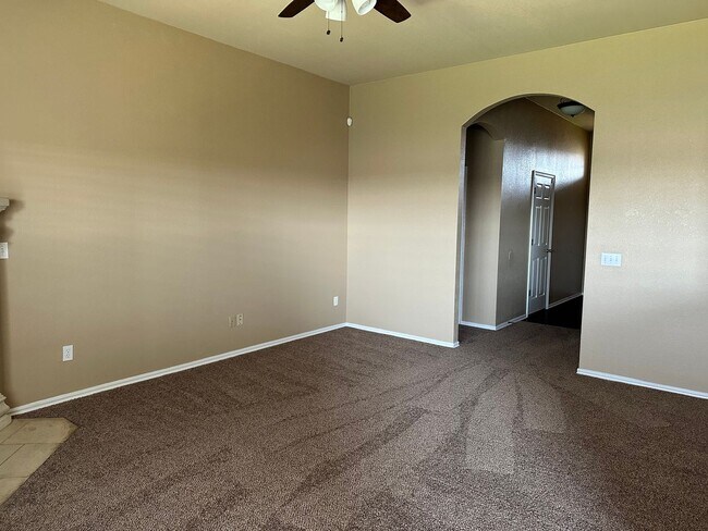 Building Photo - Beautiful home located in the Waterstone area! NO PETS!