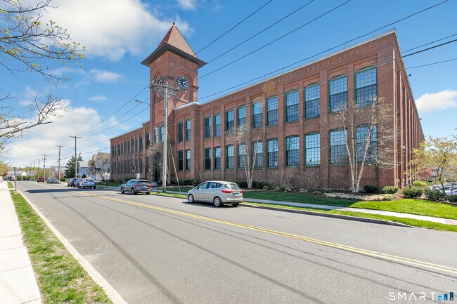 Building Photo - 25 Grand St