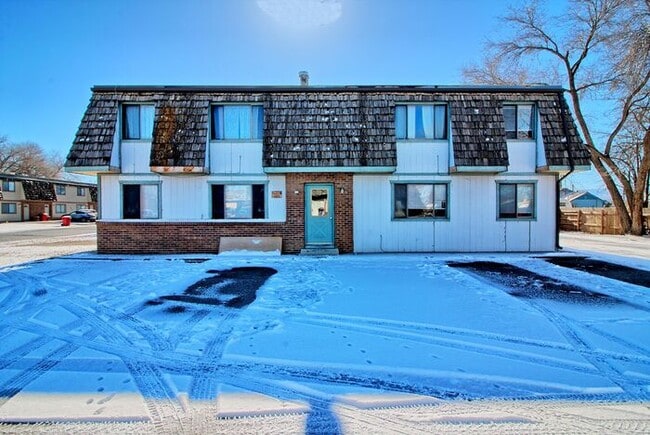 Primary Photo - Spacious 2BR in Clifton 4-Plex - Private Parking included