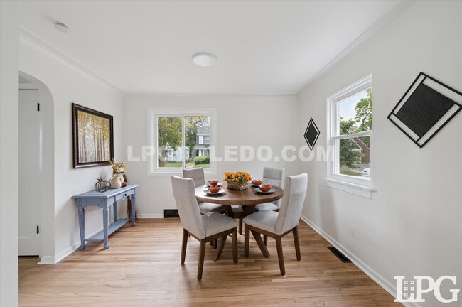 Building Photo - 2736 Northwood Ave