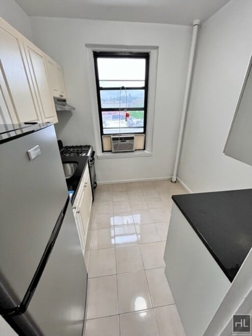 Building Photo - 4960 Broadway