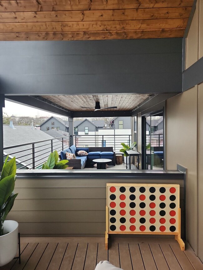 Building Photo - 1315 16th Ave S