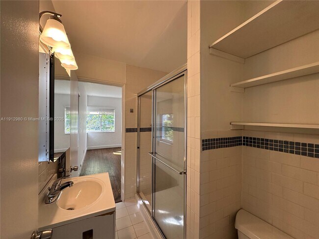 Building Photo - 969 Bay Dr