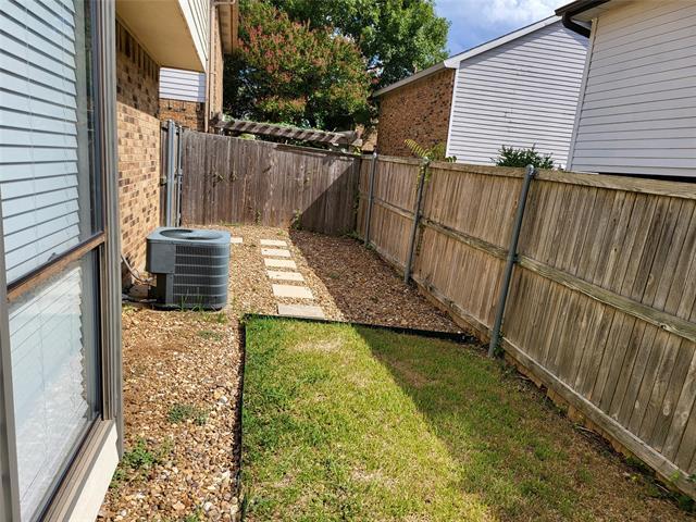 Building Photo - 3335 Briaroaks Dr