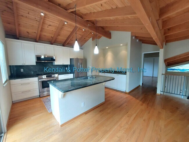 Building Photo - Spacious and Bright 3BR 2BA Seacliff Home - Close to the Beach!