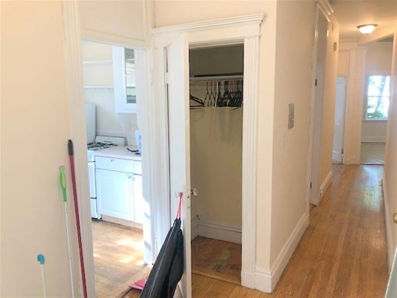 Building Photo - 82 Kirkland St