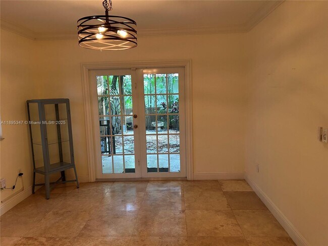 Building Photo - 641 Zamora Ave