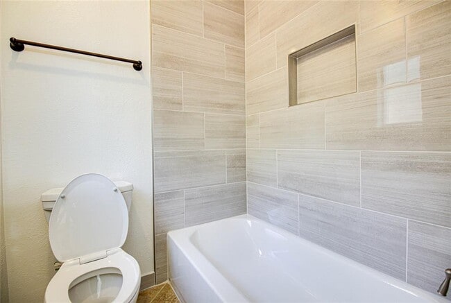 Building Photo - 4 Brentwood Oaks Ct