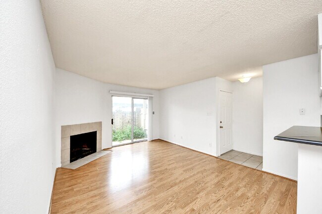 Building Photo - Available!