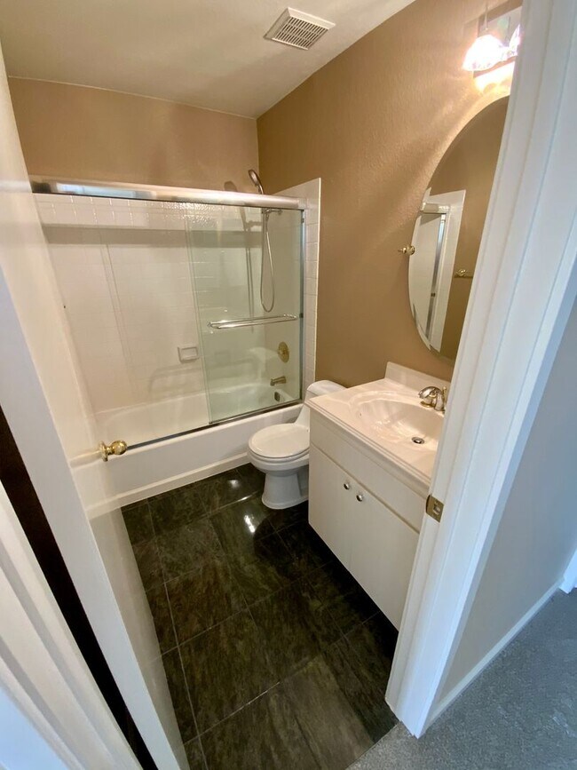 Building Photo - Private location!  SkyWest Townhome for rent