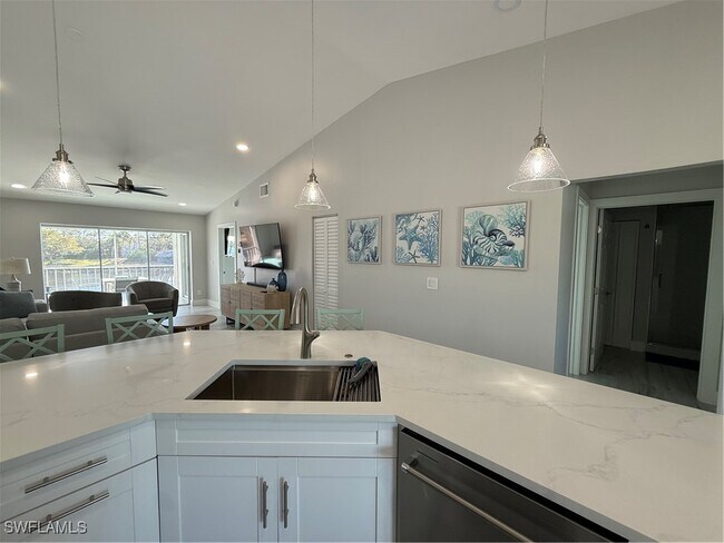 Building Photo - 834 Gulf Pavillion Dr