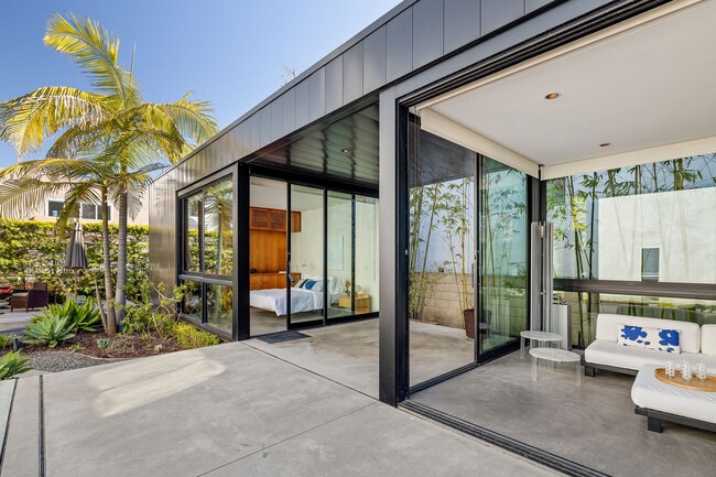 Building Photo - 27 Driftwood St