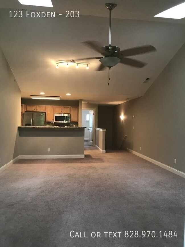 Building Photo - 123 Foxden-203