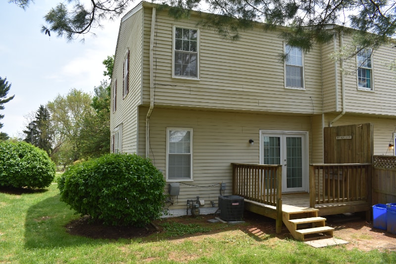 Building Photo - 7001 Roslyn Ave