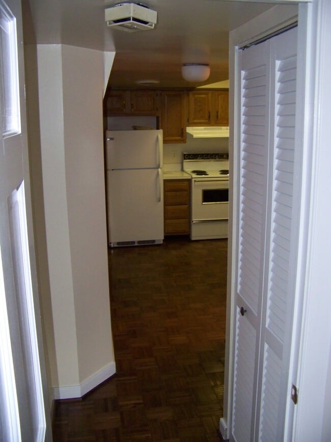 Building Photo - 1 BR / 1 BA Church Hill Garden Apt. Sorry,...