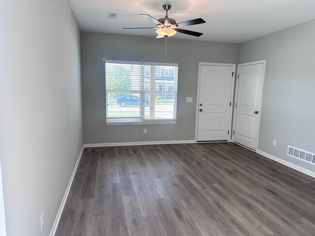 Building Photo - 3 Bed | 2.5 Bath | 1 Car Garage Duplex in Pleasant Hill