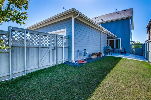 Building Photo - 2408 Elm Pl