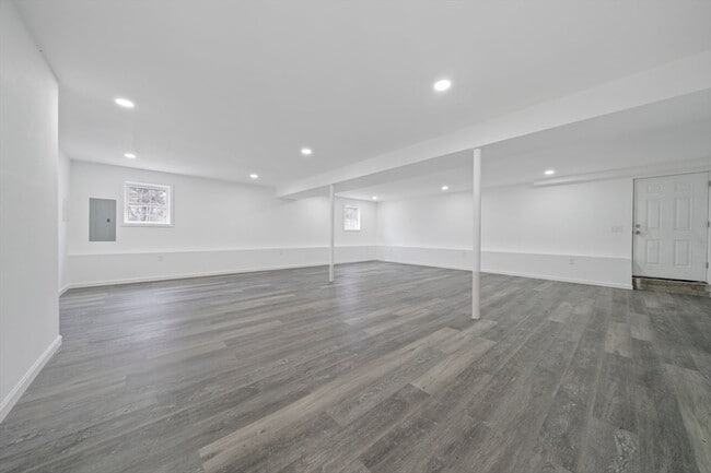 Building Photo - 13 Broadway