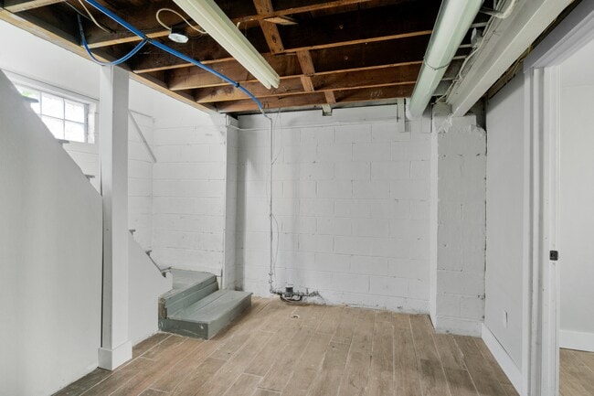 Building Photo - 5017 Indianola Ave