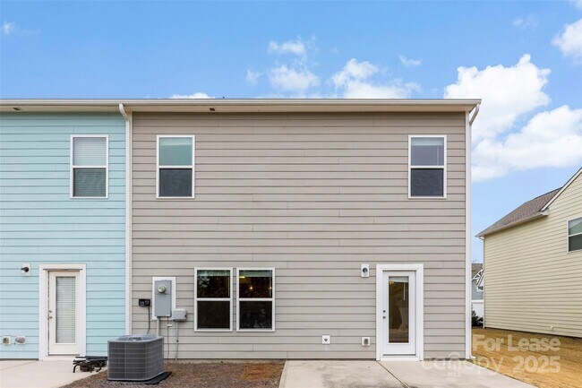 Building Photo - 8562 River Ridge Dr