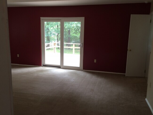 Building Photo - 6 Stewart Ln