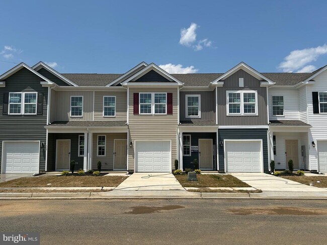 Building Photo - 135 Rae Ct