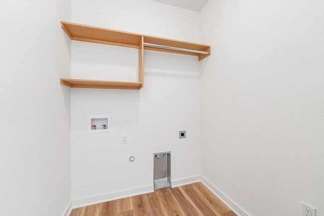 Building Photo - BRAND NEW 3 Bedroom Duplex!