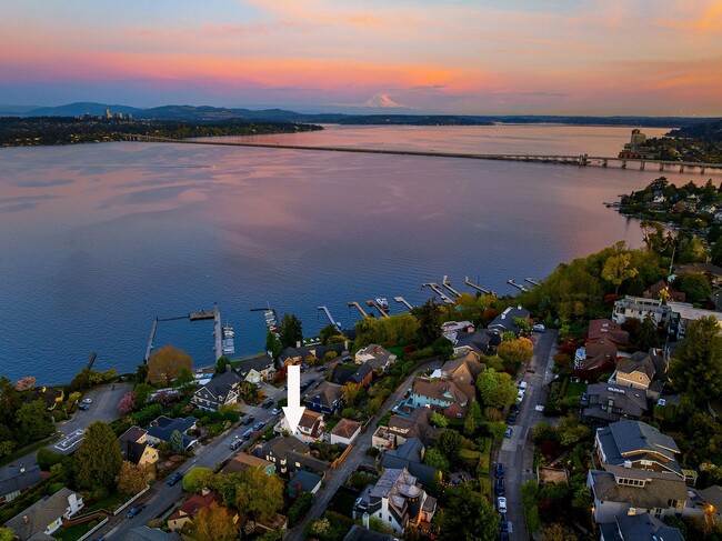 Building Photo - Laurelhurst View Home