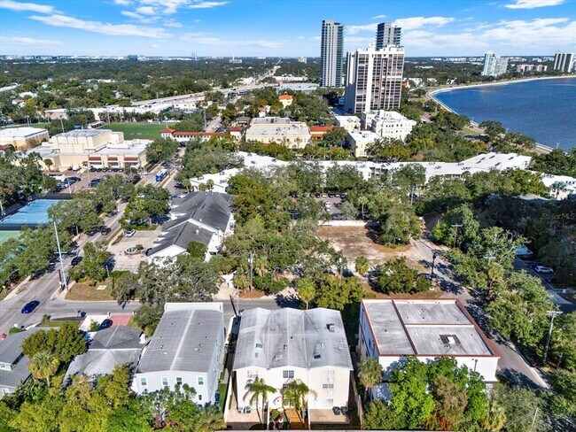 Building Photo - 3006 W Julia St