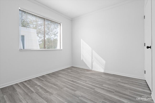 Building Photo - 34W 657 Elm Ct