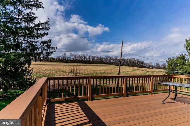 Building Photo - 213 Sunset Dr