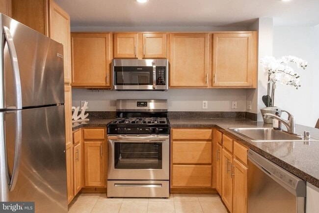 Building Photo - 350 G St SW