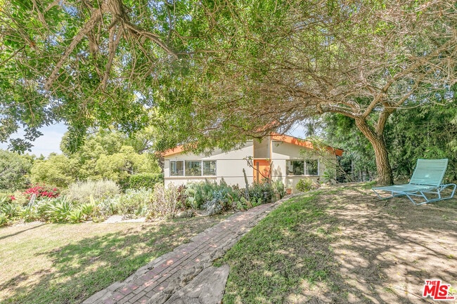 Building Photo - 2021 Park Dr
